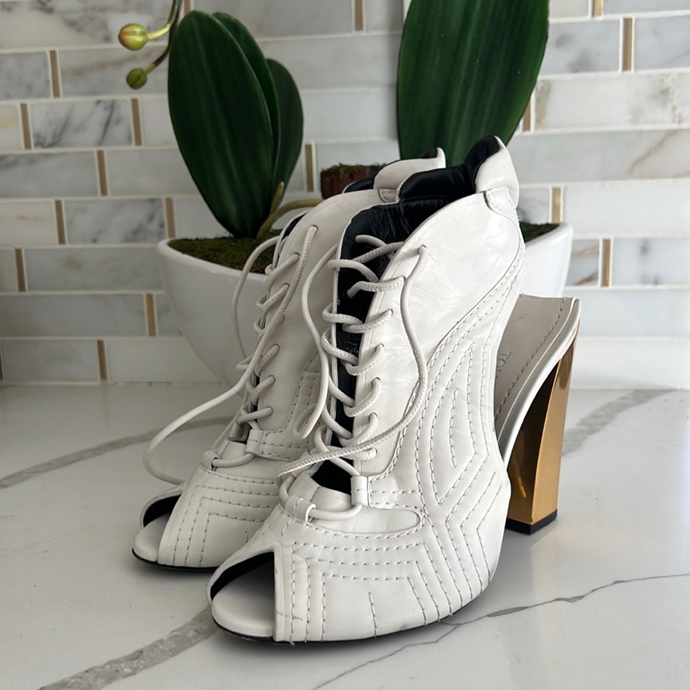 Elegant Tom Ford Lace ups